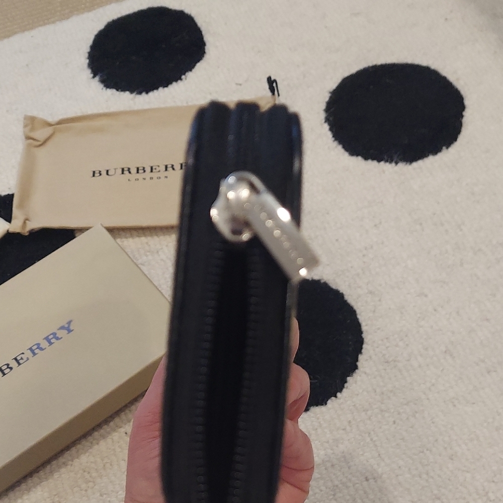 Burberry Checkered Wallet - Picture 4 of 9